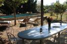 Gîte, Mas de la Jasse du Barry, salon de jardin, piscine, petite Camargue